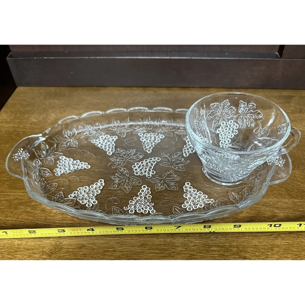 Anchor Hocking Grape Vine Serva Snack 8 Piece Tray Glass Set Original Box VTG